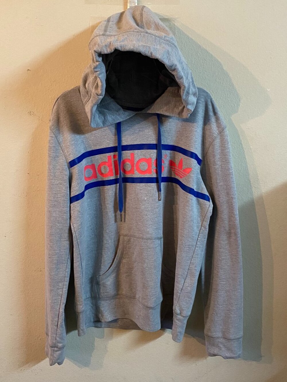 ADIDAS MEDIUM GRAY WOMEN'S PULLOVER HOODIE